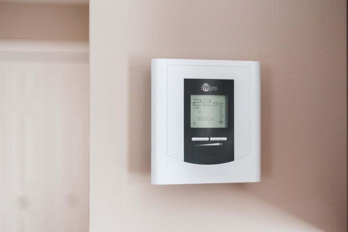 Best Thermostat for Heat Pump in 2026: Top Picks for Comfort, Smart Control, and Easy Replacement
